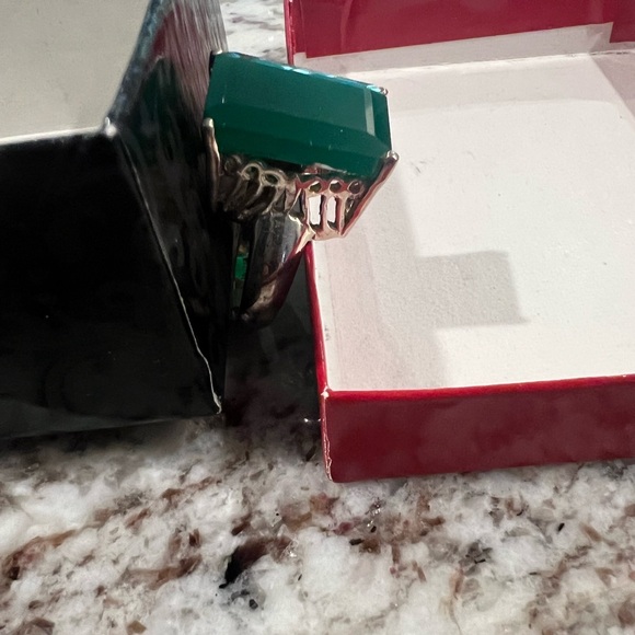 NWT simulated emerald ring - Picture 4 of 5